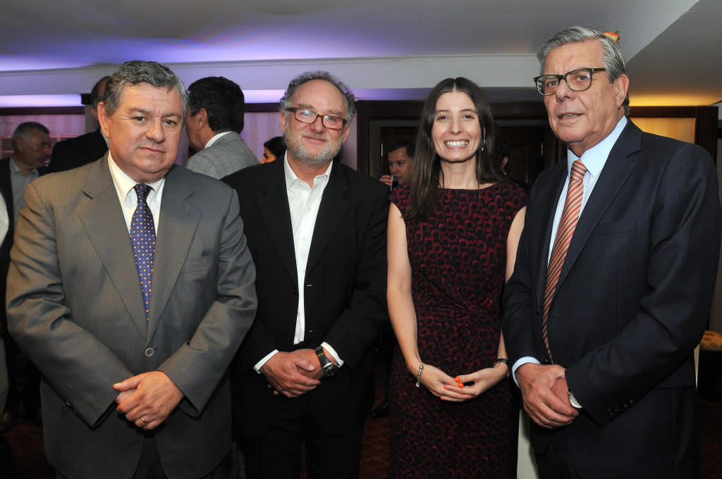 Claudio Reyes, Gustavo Vicuña, Patricia Roa y Fernán Gazmuri ...