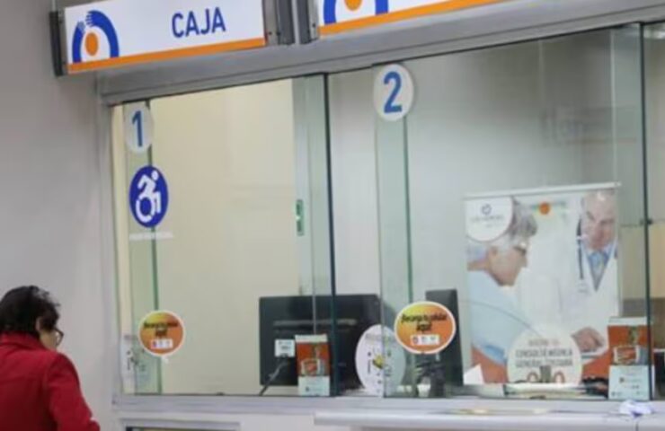 Chilenos ponen mala nota al sistema de seguridad social, pero valoran a Fonasa, seguros, cajas y AFC