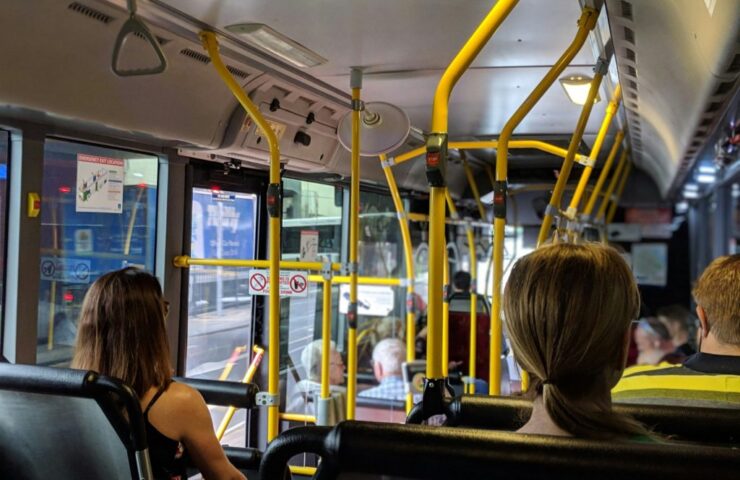 Análisis revela las principales preocupaciones en los trayectos laborales: riesgo vial e inseguridad en transporte público
